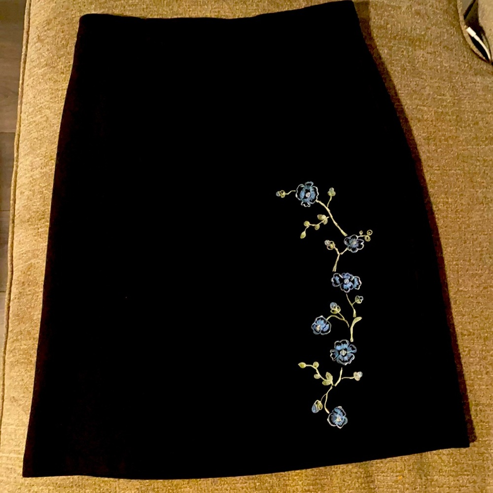 Gorgeous knee length skirt with embroidered flowers from Express